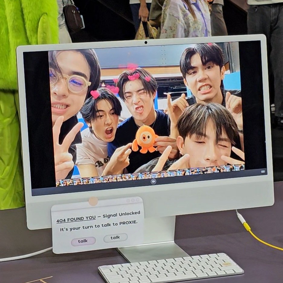 blueong09's tweet photo. ถ่ายรูปครบหกก้อนหนิ มีไบร์ตันด้วย🧡
#PROXIE_TheArchiveOfUsExhibition
#PROXIEth https://t.co/Cplbj03RWS