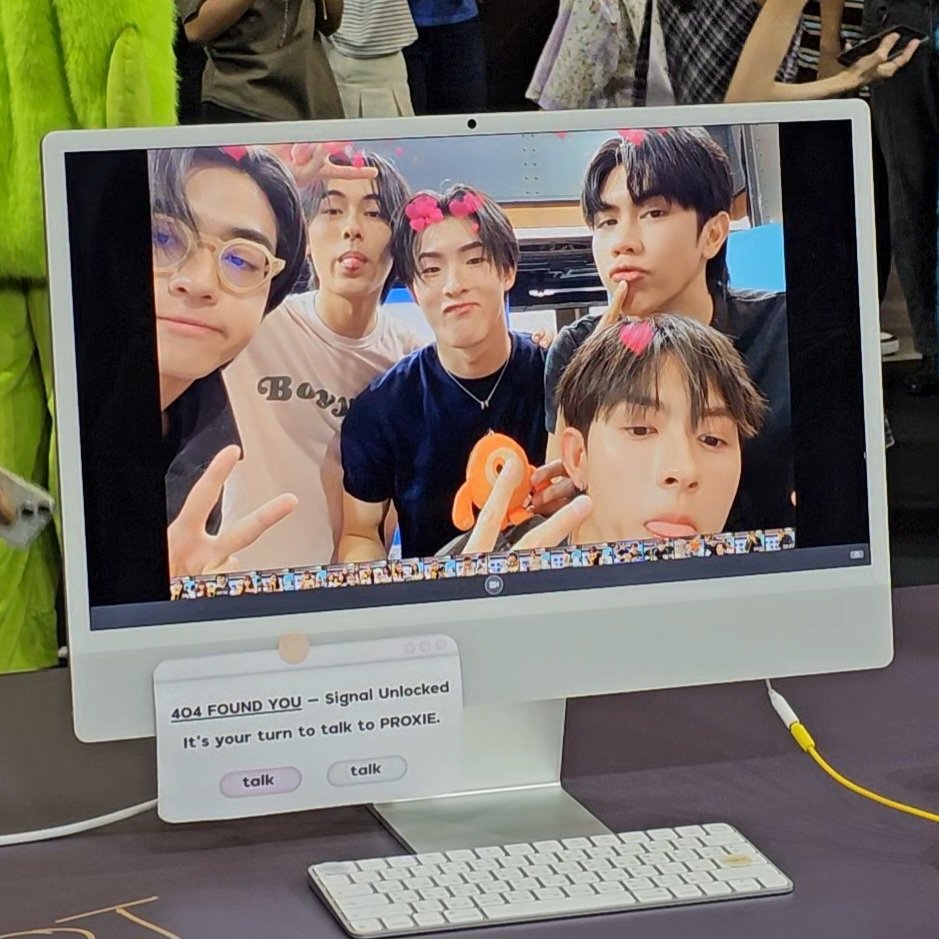 blueong09's tweet photo. ถ่ายรูปครบหกก้อนหนิ มีไบร์ตันด้วย🧡
#PROXIE_TheArchiveOfUsExhibition
#PROXIEth https://t.co/Cplbj03RWS