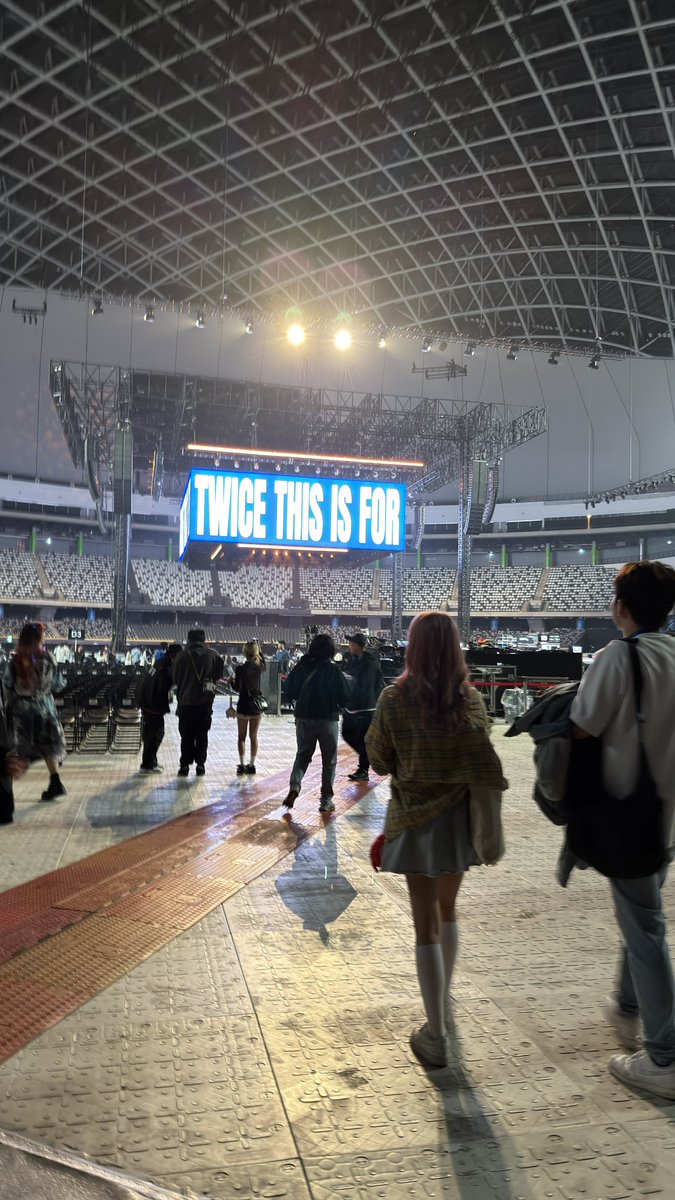 J effyer tweet media