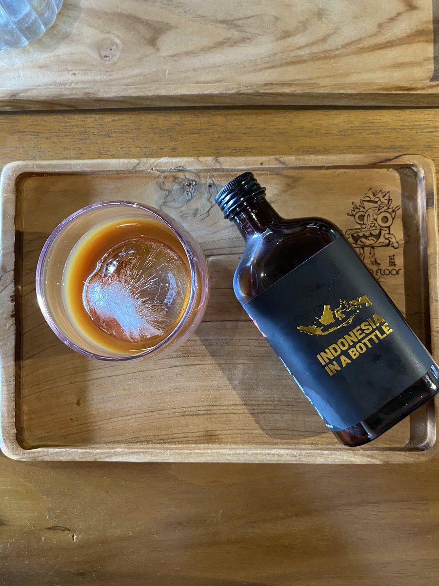 ryan_nira's tweet photo. Nggak berurutan, tapi ini kopi terenak yg pernah gw coba:

1. Indonesia in a Bottle dari Second Floor (ada banyak varian)

2. Magic dari Bura-Bura Coffee (Jogja)

3. Black Magic dari Haya Coffee, sayang lupa foto (Malang)

4. Melbourne’s Finest dari Wombats Coffee (Jogja)

5. Cold Brew dari Naughty Goat (Bali). Ini jadi yg terbaik karena ada sentimental value di dalamnya.
