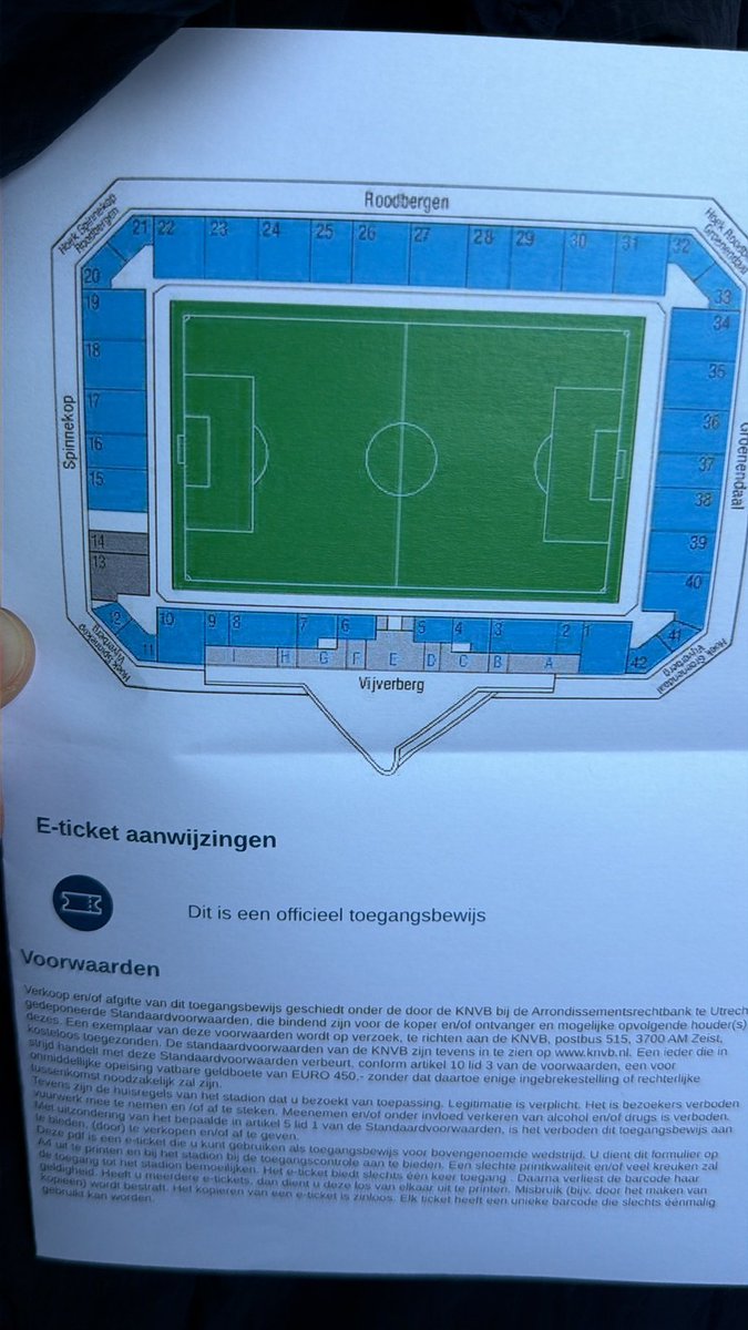 Vlakko's tweet photo. Zo gaan we weer.
FCDH Express on tour.
Volgende stap naar het volgende doel.

Dan maar met de bus ipv auto. 🚌💨💨 🎟️
#CoTH
#HetZuiderparkishelaasvoorbij #ADO #graADO 🔰 https://t.co/CH4LrZEvHu