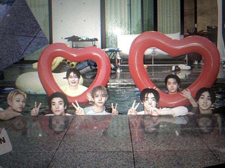 Synthetic tweet media