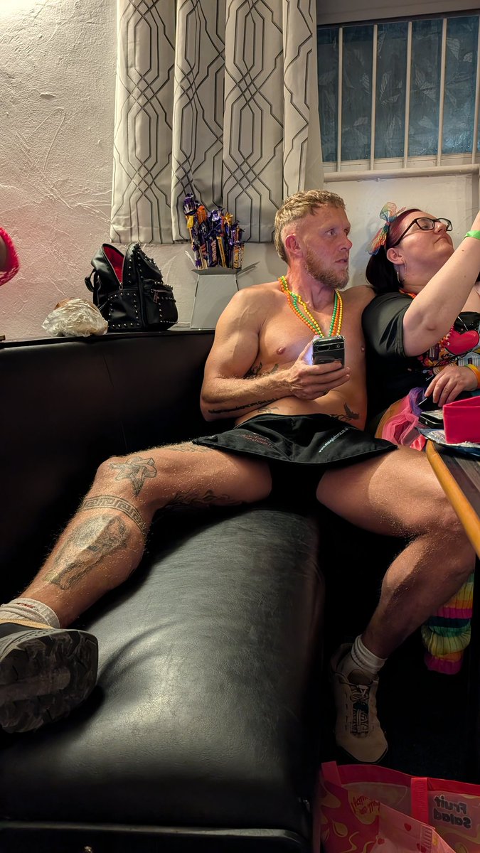 LadShots tweet media