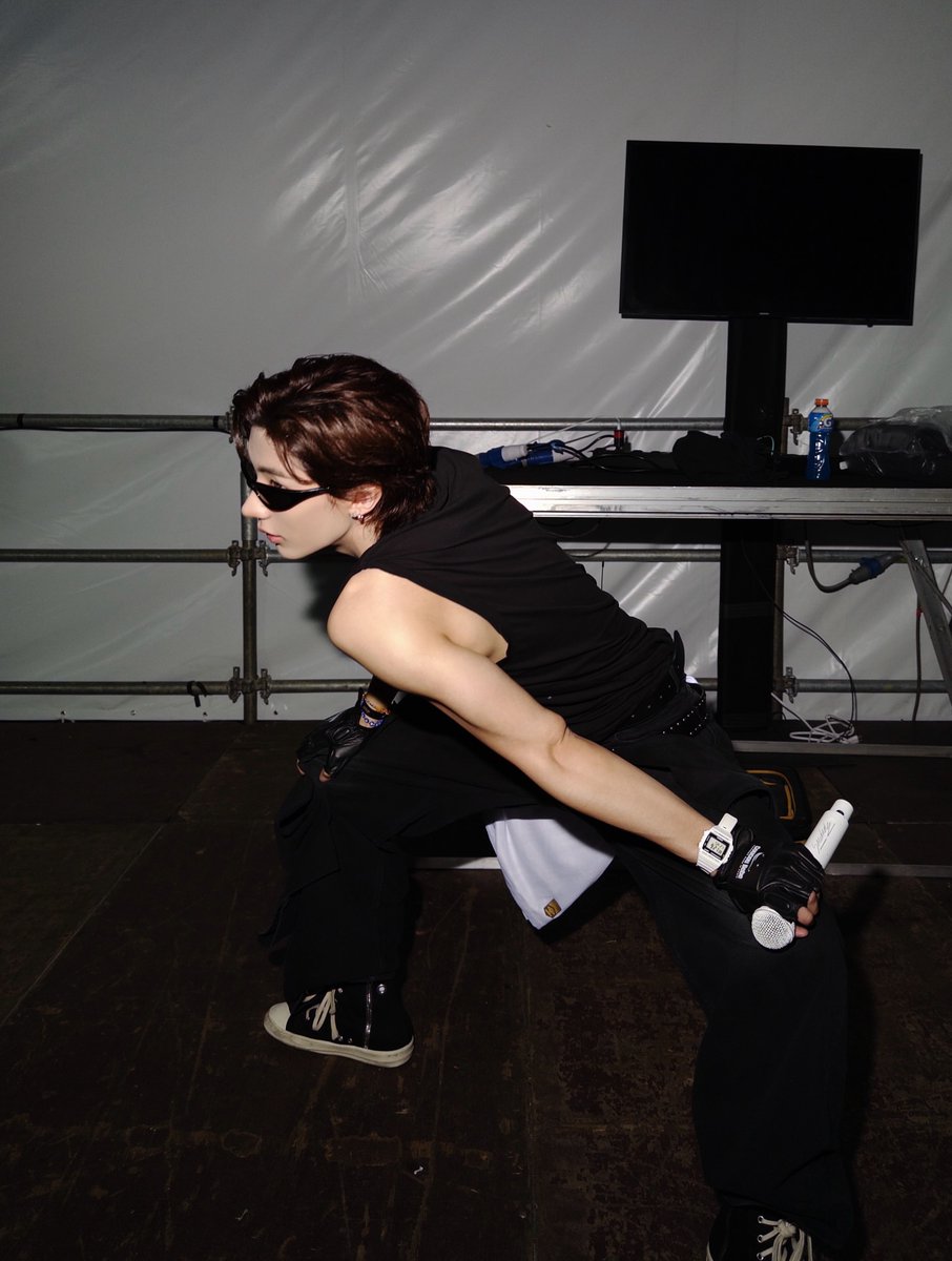 반항아 tweet media