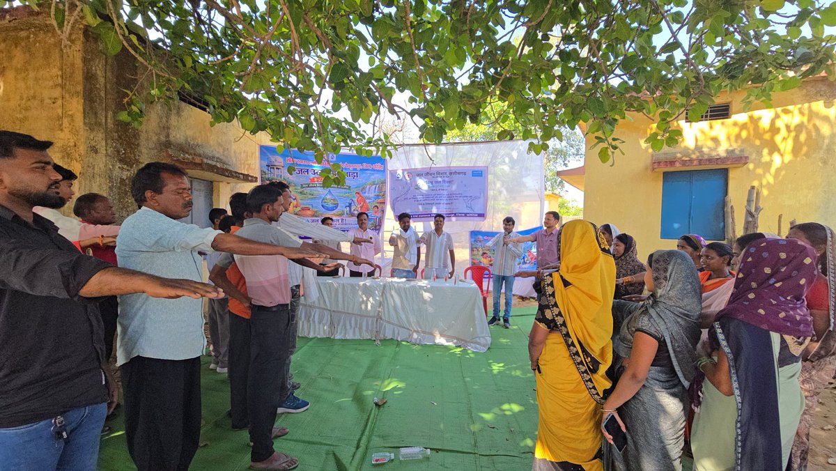 JaljeevanB's tweet photo. विश्व जल दिवस के अवसर विकासखण्ड सोनहत के ग्राम कुशमहा मे जल अर्पण के साथ जल महोत्सव पखवाड़ा का समापन हुआ।इस अवसर पर ग्रामीणों द्वारा जल संरक्षण की शपथ ली गई एवं जल की हर एक बूंद बचाने का संकल्प लिया गया।
#विश्व_जल_दिवस https://t.co/JRN8oeE7AA