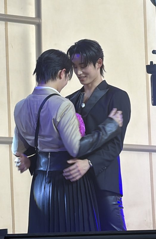 itslyknest tweet picture