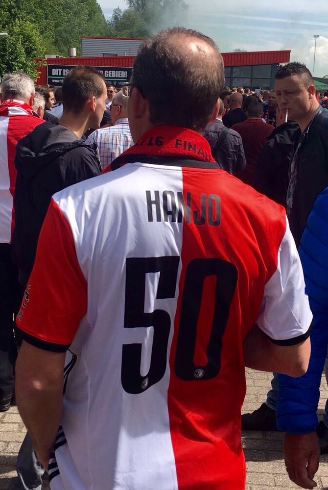 Shirt al weer bijna tien jaar oud ❤️🤍🖤 Kom op vandaag 👊 #feyaja #klassieker #feyenoord #varkenoord #deklassieker