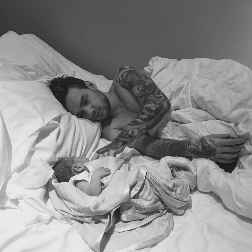 Desixpayne's tweet image. Happy birthday Bear ,your dad is always with you and he is proud of you 🤍🤍
#LiamPayne