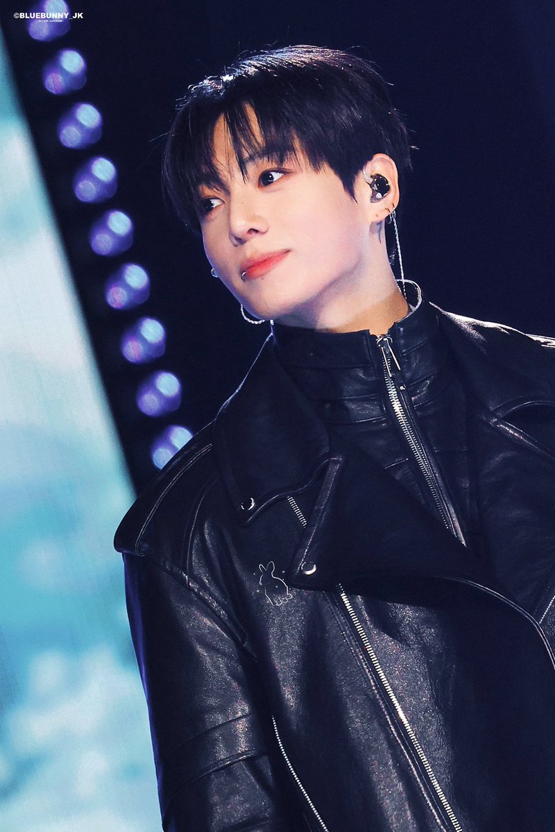 BlueBunny0901's tweet photo. 260321 아리랑 컴백 공연 HD

🖤💙
#JUNGKOOK #정국 #ジョングク
#BTS #방탄소년단
@BTS_twt https://t.co/TJ1a7OwtCW