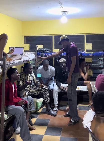 A Y O | 👟🔌 tweet media