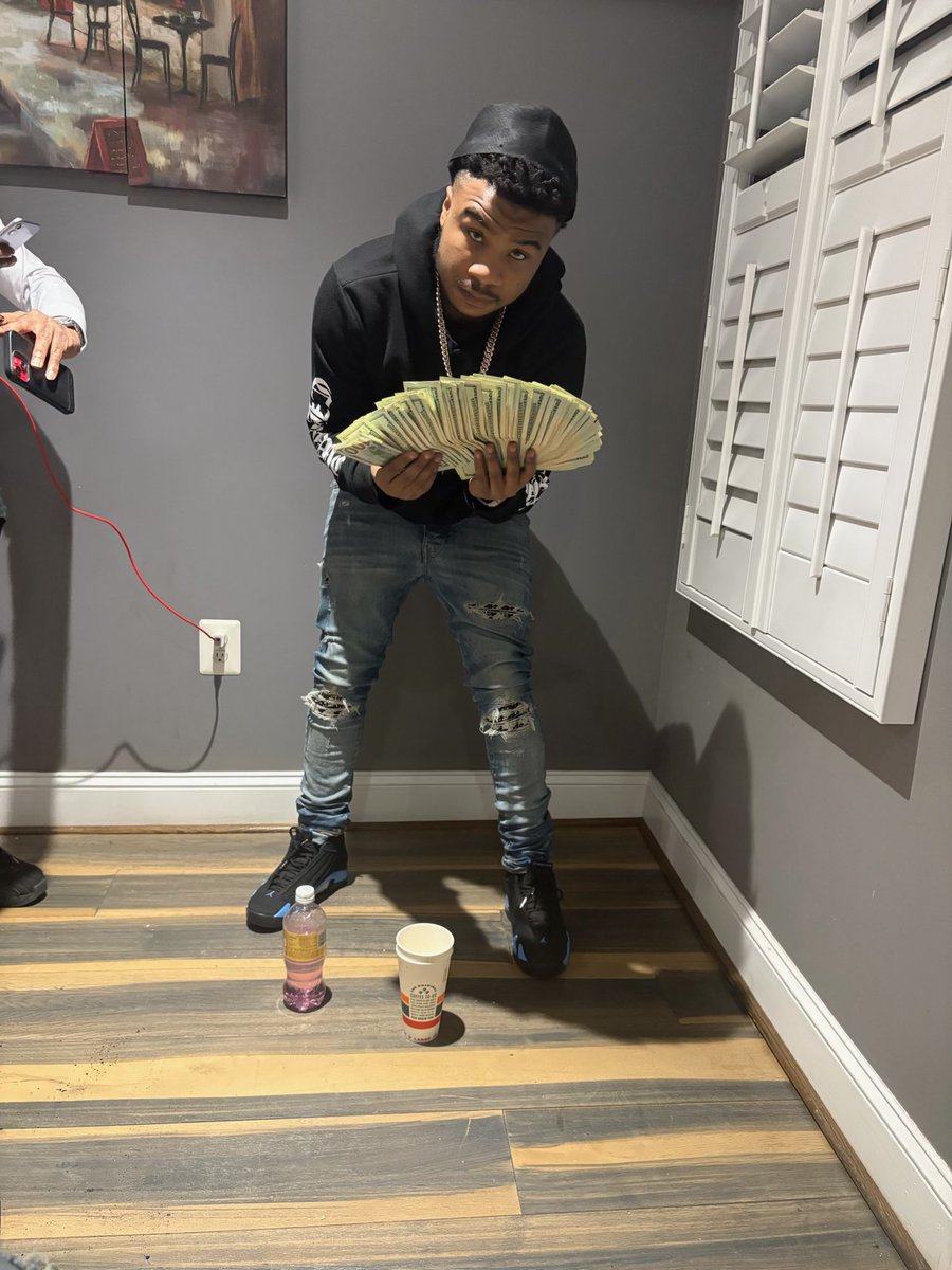 goaskabtme's tweet photo. Man dat shit got me exhausted 🫩searching for love dam near lost it , I’m who niggas hate to see 🥱 https://t.co/xDwQmxXKhy