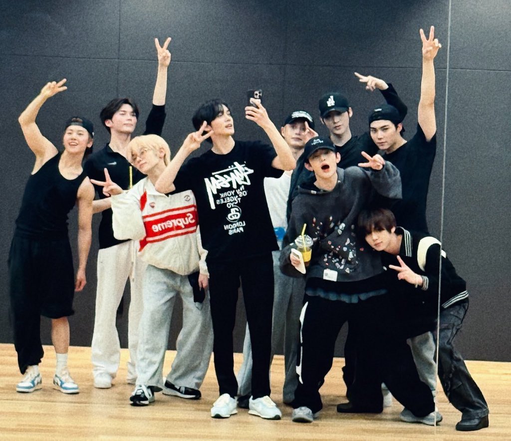 Cara 𖤓 tweet media