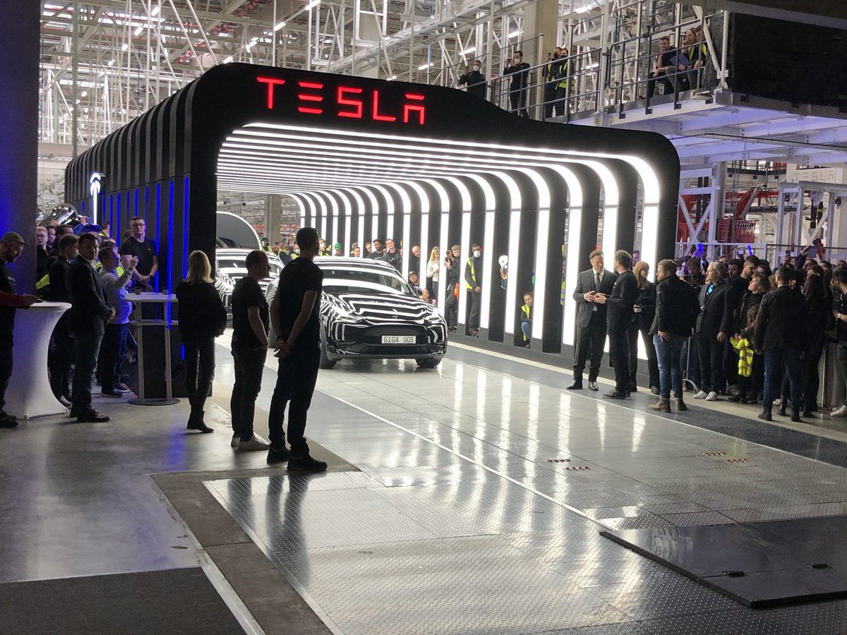 joergstb's tweet photo. @Humpidumpi2 @Tesla Natürlich, aber heute vor 4 Jahren fuhr der erste Tesla in Grünheide vom Band https://t.co/PU8Xmz1tOZ