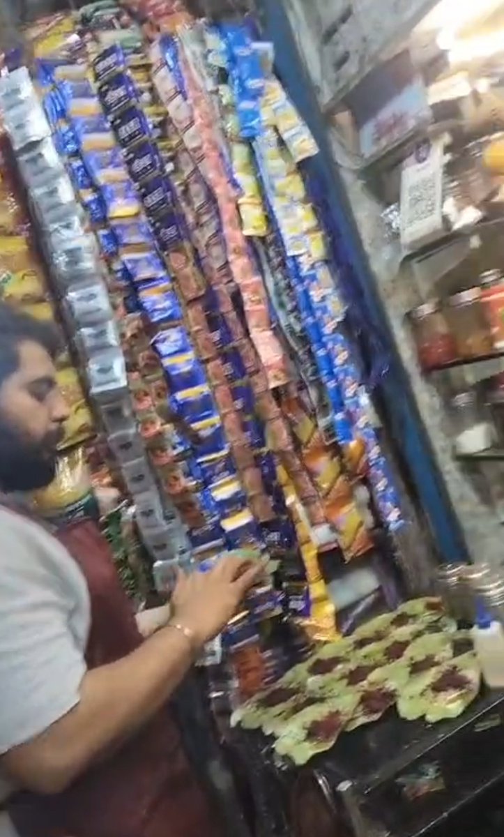 diy_atul's tweet image. आगरी पाडा पोलीस स्टेशन हद्दीत खुलेआम गुटखा विक्री सुरू आहे. संबंधितांकडून हप्ते घेऊन परवानगी दिली आहे का? जर नाही, तर तात्काळ कठोर कारवाई करून दुकाने कायमस्वरूपी सील करण्यात यावा #MumbaiPolice #ActionRequired @MumbaiPolice
@CPMumbaiPolice
@AgripadaPS @Dev_Fadnavis