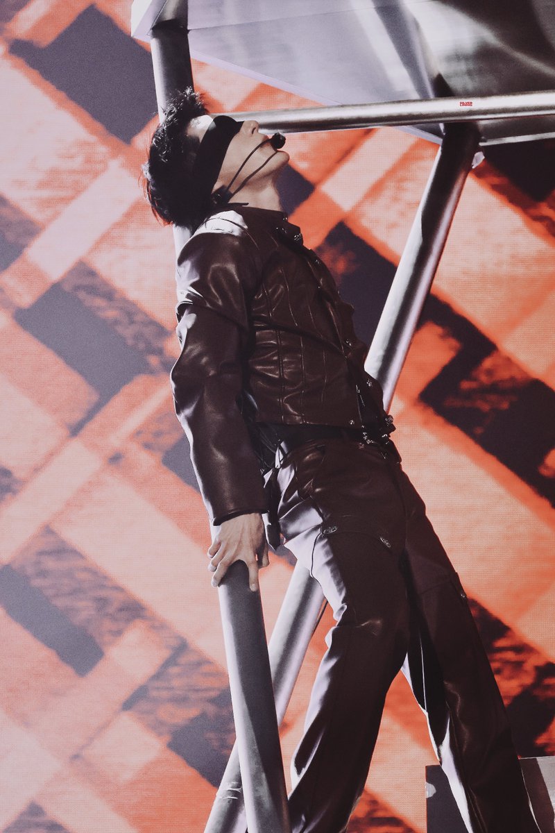 𝐬𝐢𝐥𝐯𝐞𝐫 𝐥𝐢𝐧𝐢𝐧𝐠. tweet media