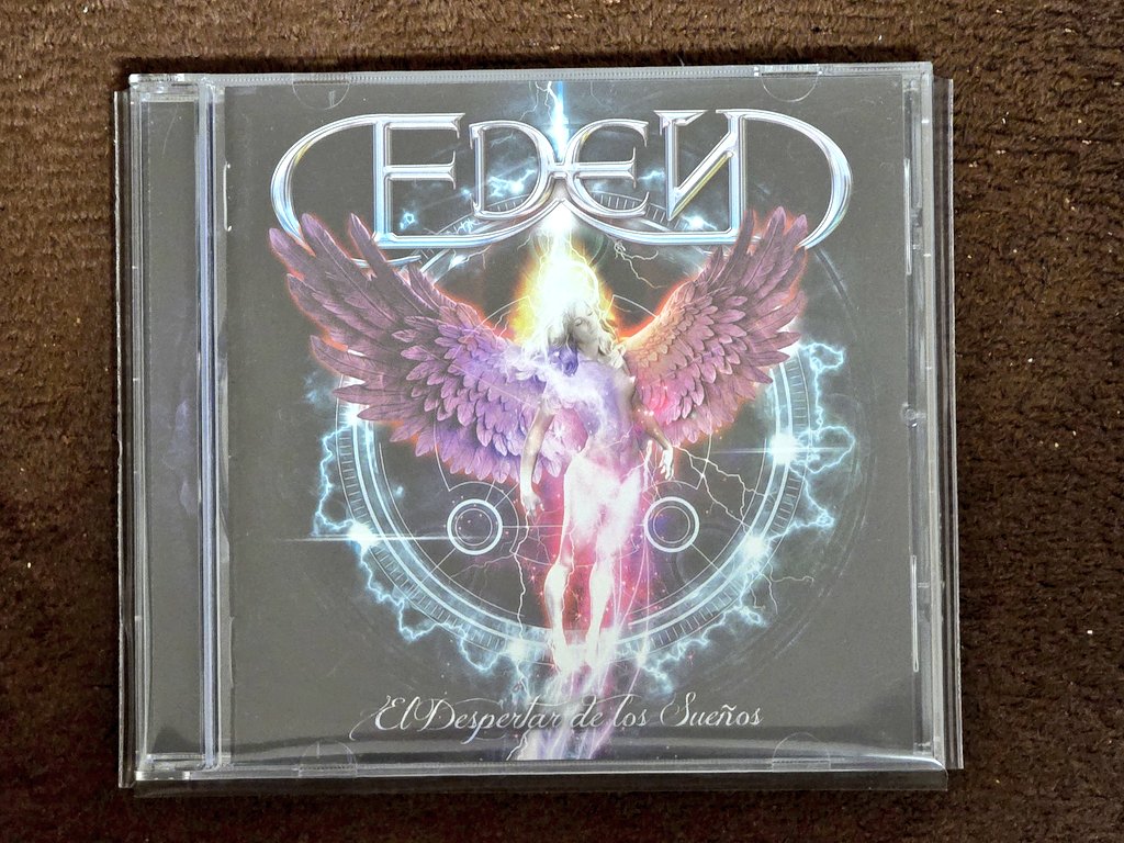 5VVtXrvsVbki5yZ's tweet image. 昨日、🇪🇸のメロパワ・バンド"#EDEN"の2013年にリリースされた4th.『Quattro』と2019年にリリースされた5th.『El despertar de los suenos』が一緒に我が家へやって来ました👏

先に3rd.と2024年最新神盤『alma de libertad』は購入しましたが、哀愁味溢れる王道スパニッシュ・メタルだったので期待大👍🏻