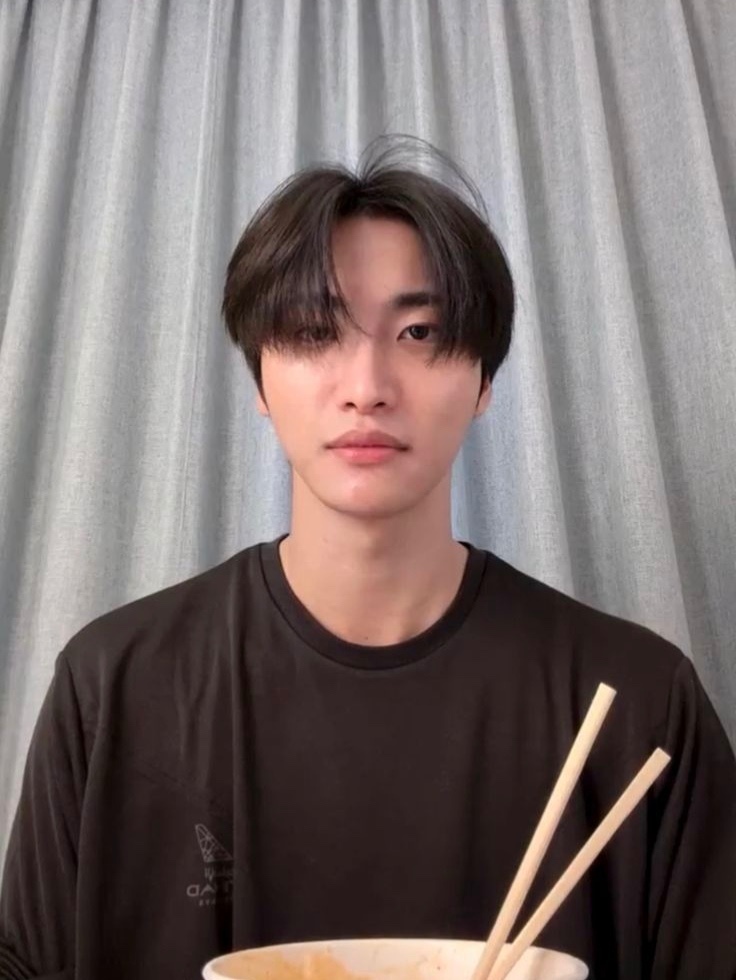 Base umum bisa follow @cornerfess tweet media