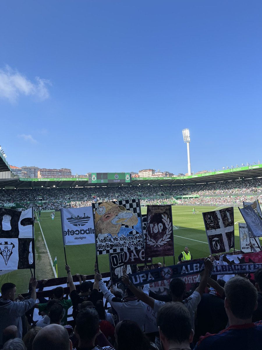 Un año después vuelvo a decir lo mismo, no hay lugar mejor para hacer un desplazamiento que Santander.

Qué locura de ciudad, gente, afición y ambiente 💚