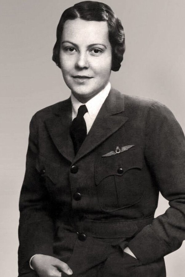 Mustafa Kemal Atatürk'ün manevi kızı ve dünyanın ilk kadın savaş pilotu #SabihaGökçen 'i vefatının yıl dönümünde saygıyla anıyoruz.