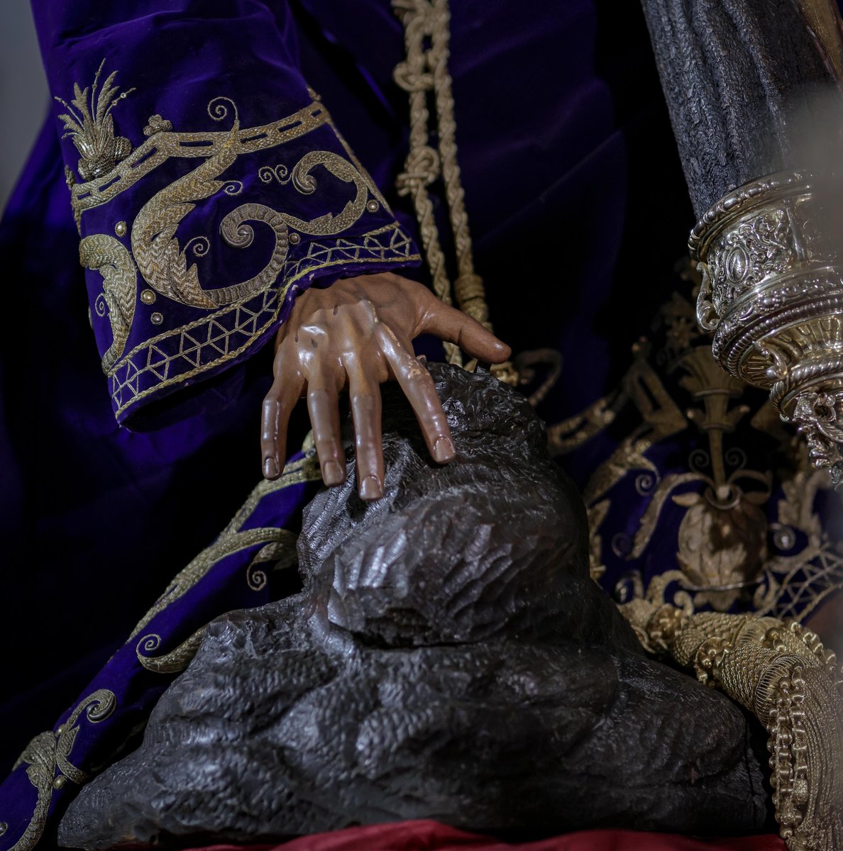 EspDeTriana's tweet photo. “Y si ves que caemos, Maestro Divino,
porque es mucha la carga de cruz
y sin Ti caminamos perdidos,
líbranos del poder de la tierra 
y otra vez estaremos contigo”. 

#EsperanzaDeTriana #EsperanzaDeTriana26 https://t.co/bbVUUIpM8B