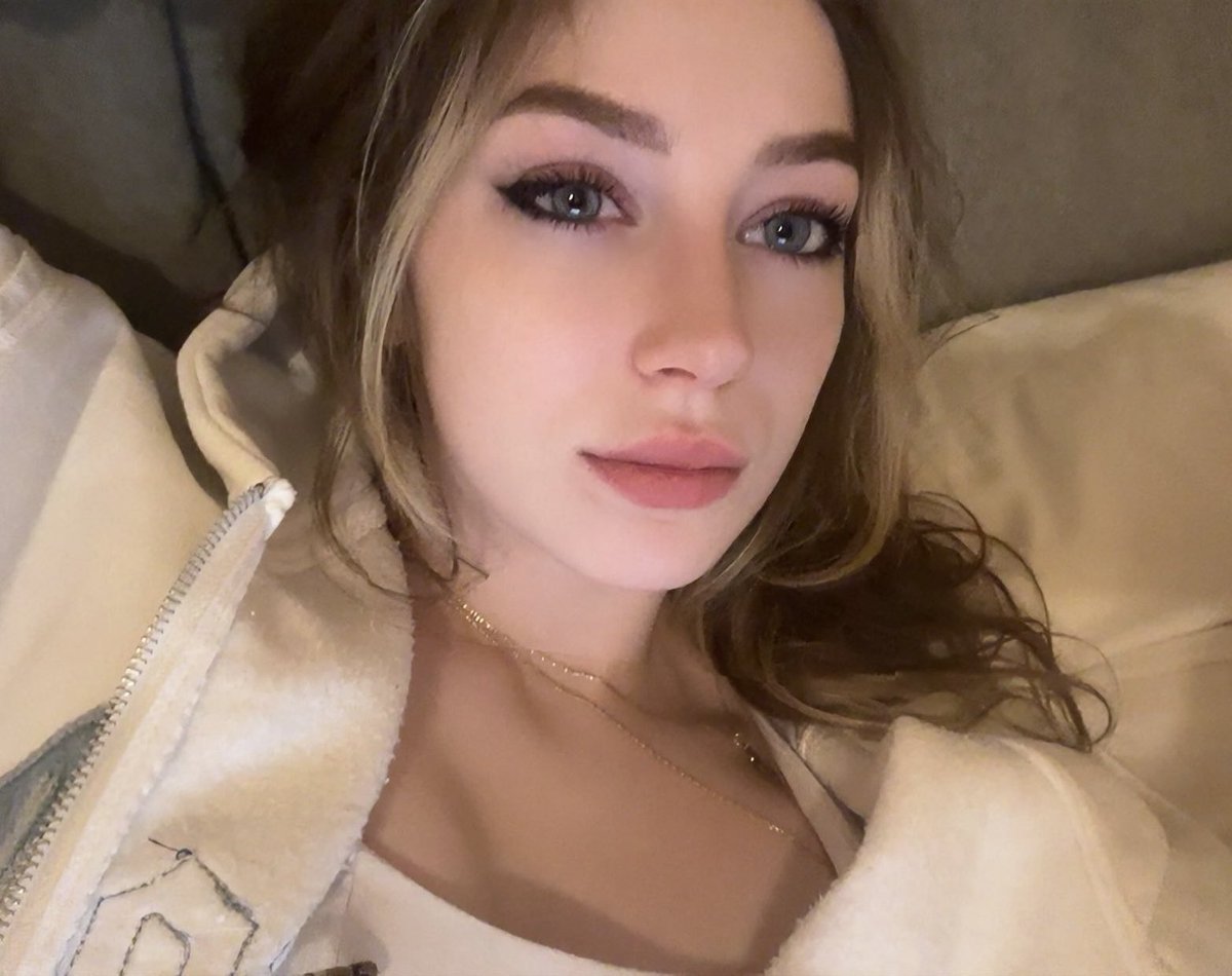 goddess ana👑 tweet media