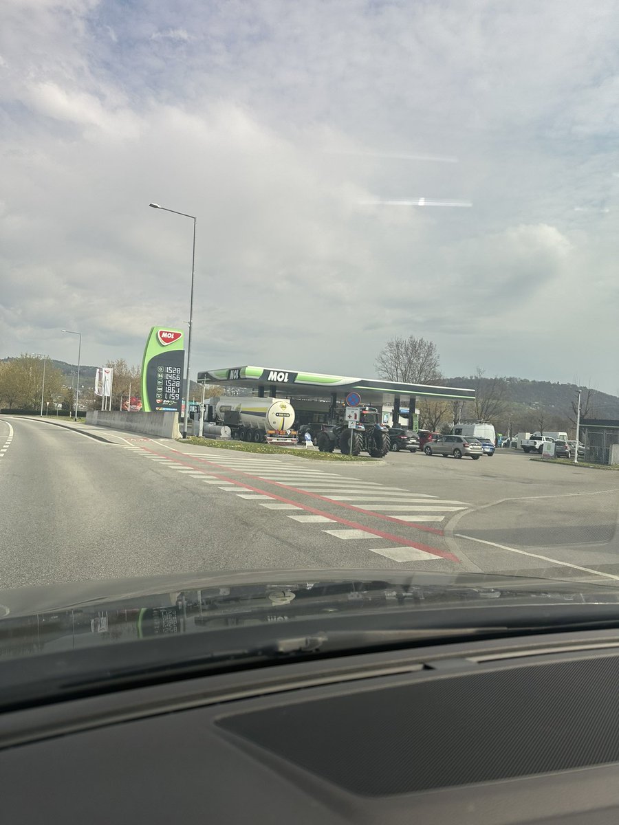 Matija Spacapan tweet media