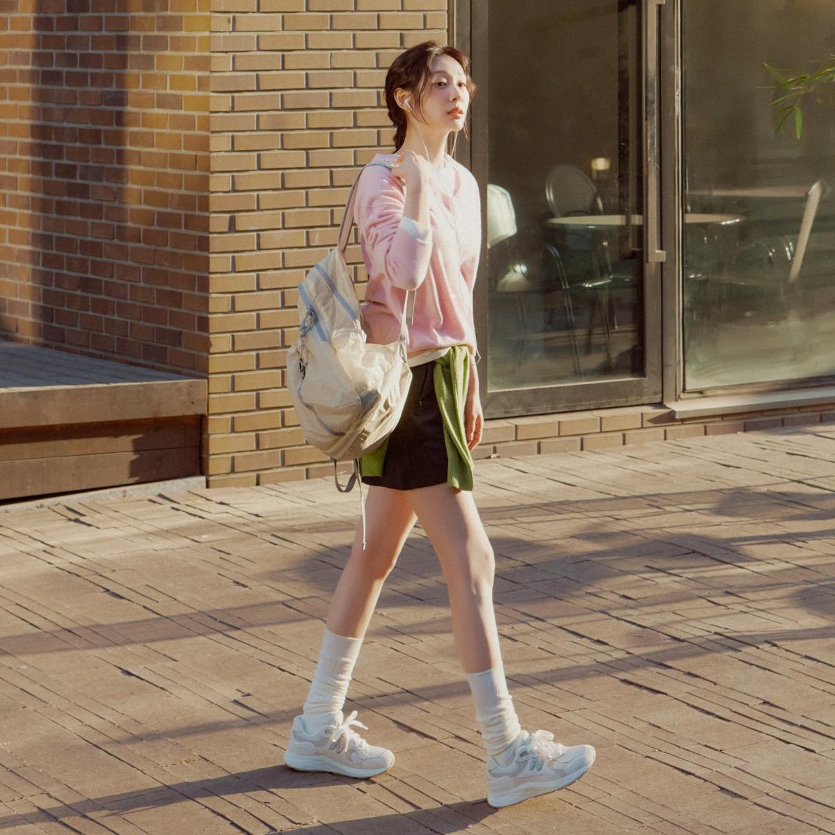 뉴발 이번 사진들 체대 선배 느낌이라 너무 좋아