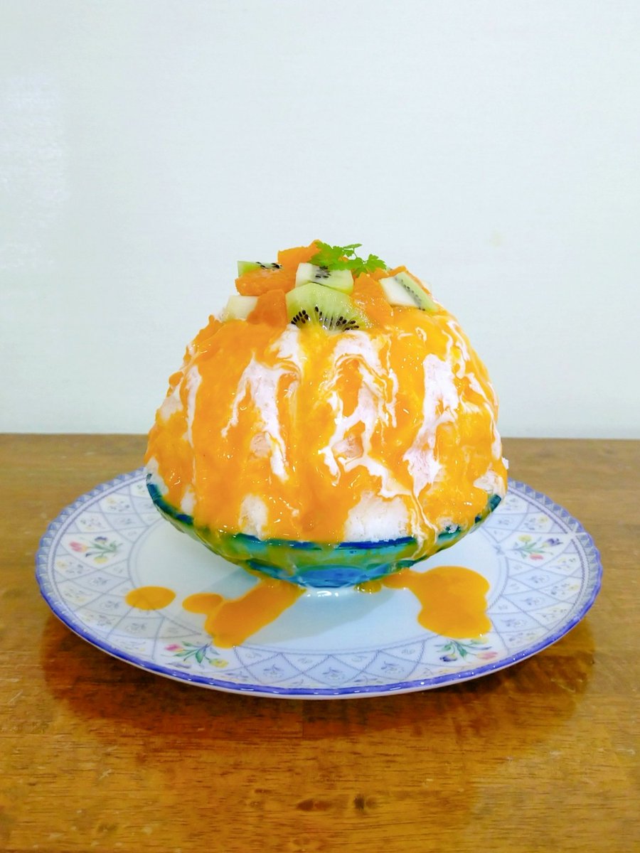 LEE8253's tweet photo. おうちかき氷🍧
◇キウイとみかん
地元産のキウイ🥝
秋に収穫したものを保存してたやつ
蜜柑もそろそろ終了
#かき氷 https://t.co/LlIrejHVGG