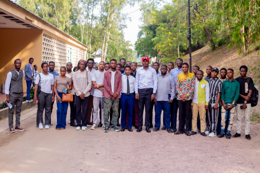 BobelabiR's tweet photo. Conduite par @JoelMusenena, aux côtés de #Mylord #Mpolo et #Christophe #Kibonge,la délégation du bureau Delta Force a frappé fort à l’#UNIKIN.
Objectif clair : mobiliser la jeunesse estudiantine pr le gd rendez-vous des jeunes/UNC du 11 avril au terrain Assossa, à Kasa-Vubu. https://t.co/E1qEzmtFBv