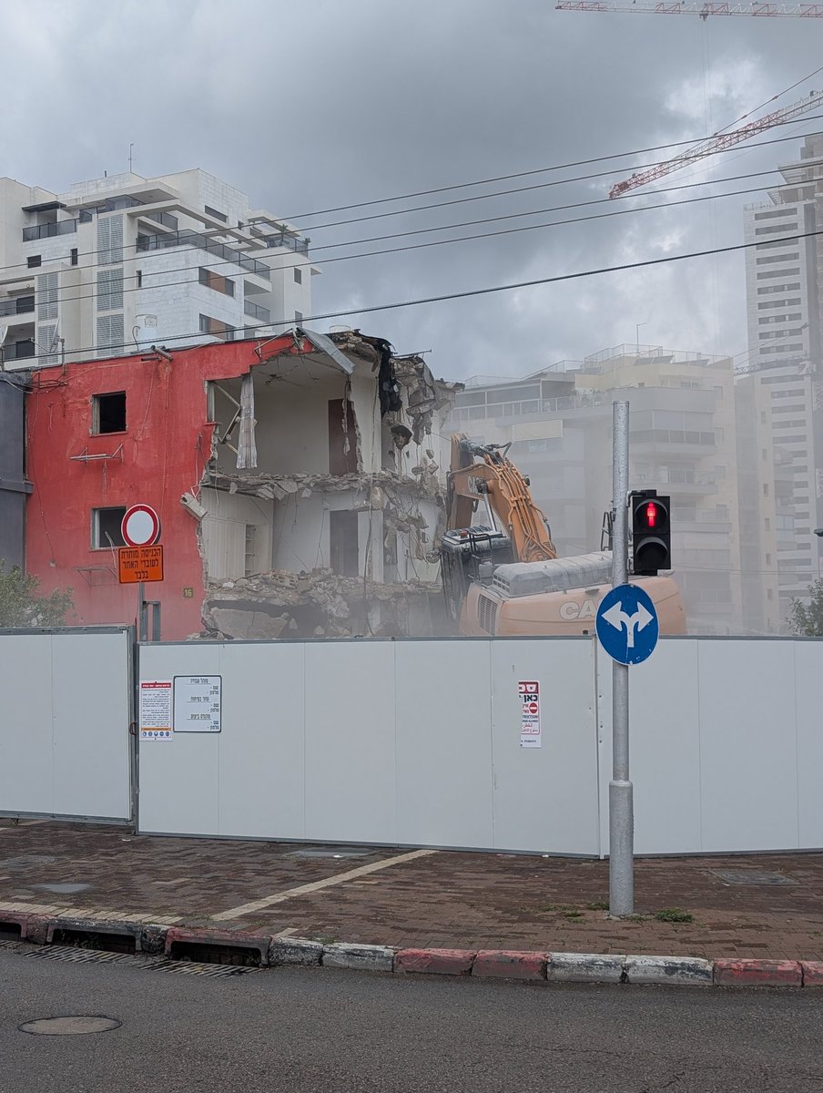 דניאל tweet media