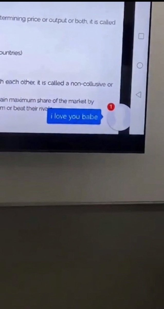 एक छात्रा ने अपने स्कूल मै प्रोजेक्टर सबको समझा रही थी स्क्रीन शेयर करके सब लोग सामने बैठे हुए थे ।

उसी वक्त एक ऐसा हुआ जिससे कि सब लोग देखकर हैरान हो गए हैं 

स्क्रीन के बीच मै एक मैसेज आया जिसमें लिखा था I LOVE YOU BABY।

उसके बाद पूरी क्लास के बच्चों ने...See more