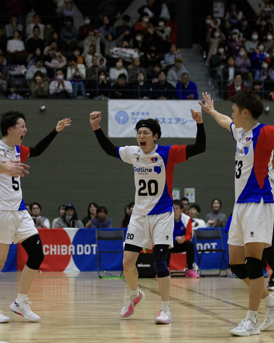 CHIBA_DOT's tweet photo. 3/22(日)VS 東京ヴェルディ
23-25
16-25
25-27
セットカウント0-3で敗戦となりました。
試合終了後は杉﨑選手の引退セレモニーも行われました👏
温かい拍手•ご声援をありがとうございました🌸
本日は、今シーズン ホームゲームで最多の1487名の方にご来場いただきました。
ありがとうございました❗️ https://t.co/sGGZjbEVOm