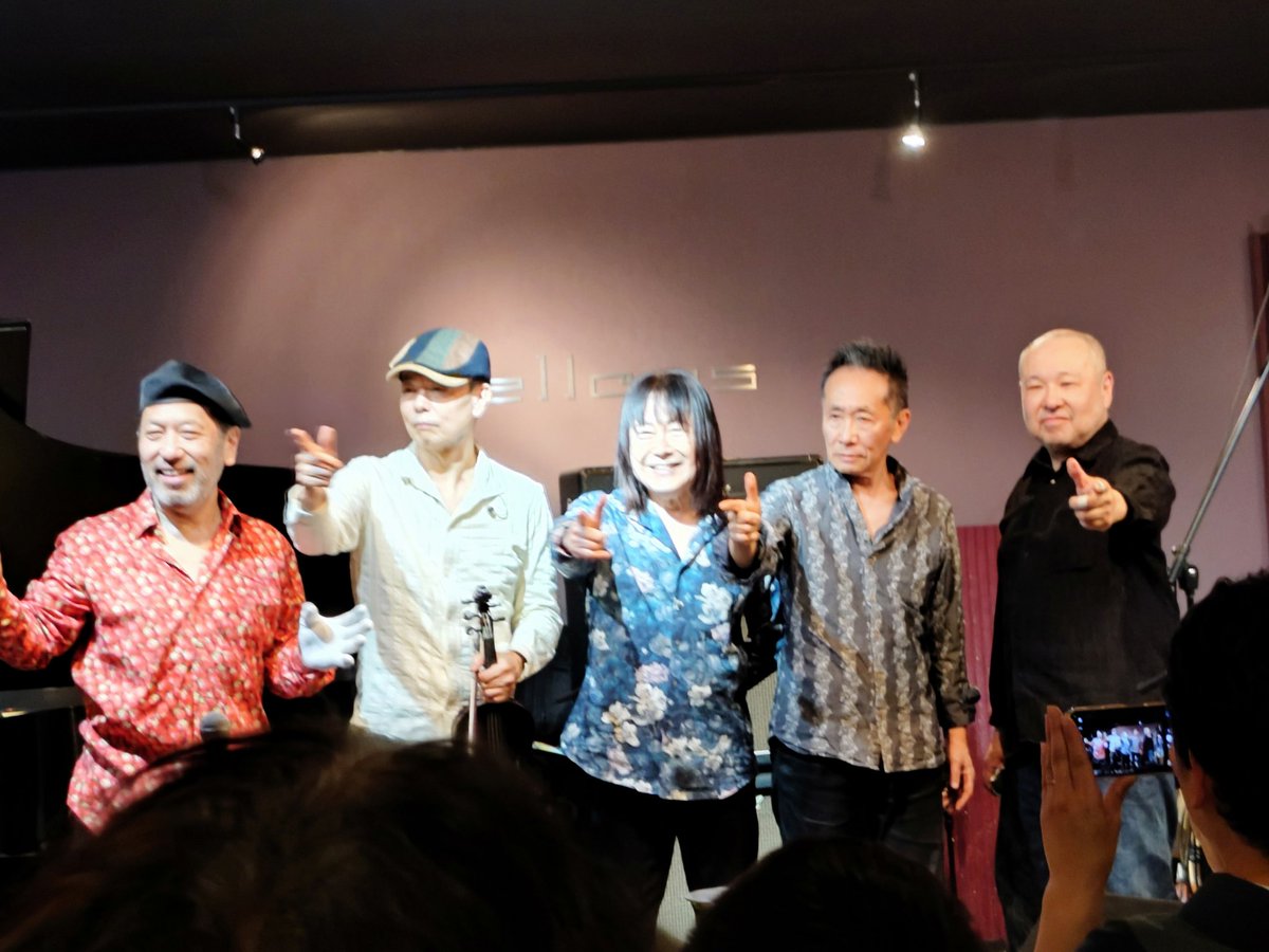 JULIA89489471's tweet photo. 昨夜のEra Special at 小山Fellowsも、大爆発🌋🌋🌋
素晴らしく満喫させて頂きました🤩
この方々は、いったいぜん��いどこまで行くやら🚀目が離せない‼️ってヤツですね😸
次回も待ち遠しい😻
#Eraspecial #鬼怒無月 #壷井彰久 #佐藤研二 #岡部洋一 #難波弘之 https://t.co/xeUxFcmoYH