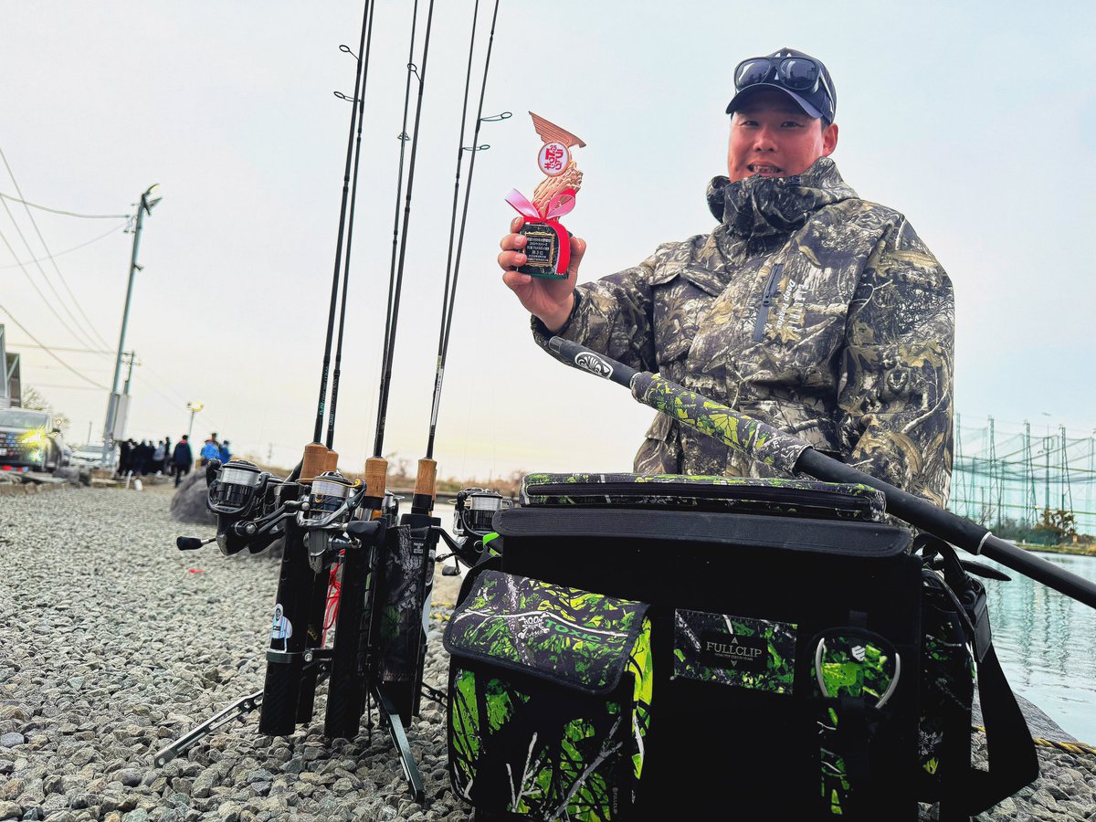 バヤシ tweet media