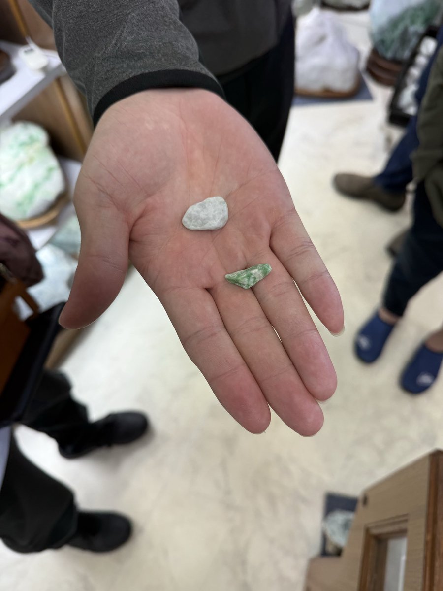 お客さんがゲット‼️ こちらの方は今回素晴らしい翡翠を拾われました