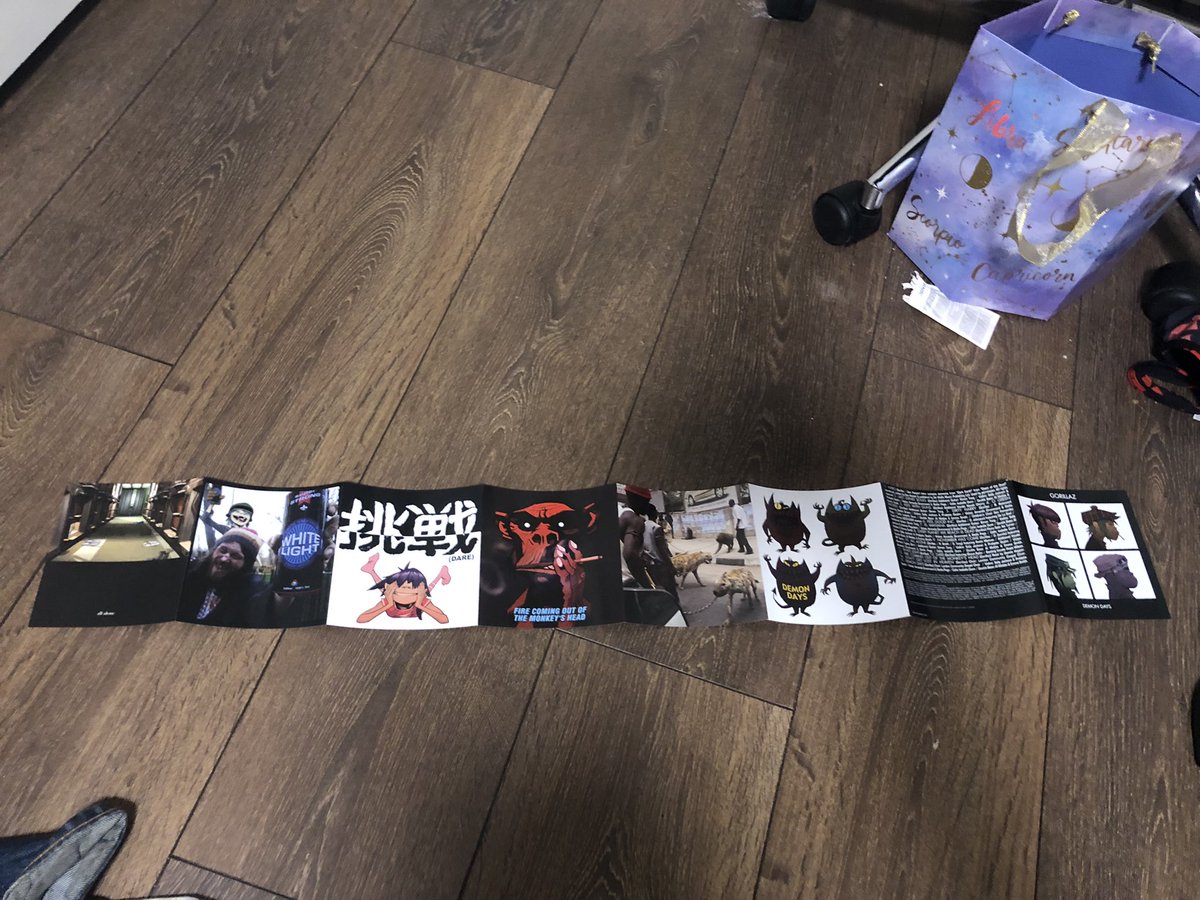 avril_issocool's tweet image. #needhelp !! Which side do I put on my wall???  1.        Or        2!!

#gorillaz #gtwt