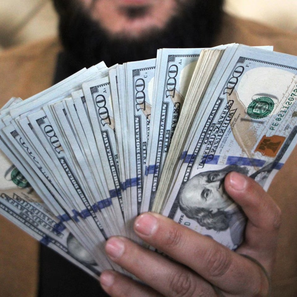 🚨IRAN CHARGES $2M TO PASS THROUGH HORMUZ

Iranian MP Alaeddin Boroujerdi claims ships are being charged up to $2M for safe transit through the Strait of Hormuz.

He said it is a “new governing regime” where “war has costs,” showing the “authority and right” of the Islamic