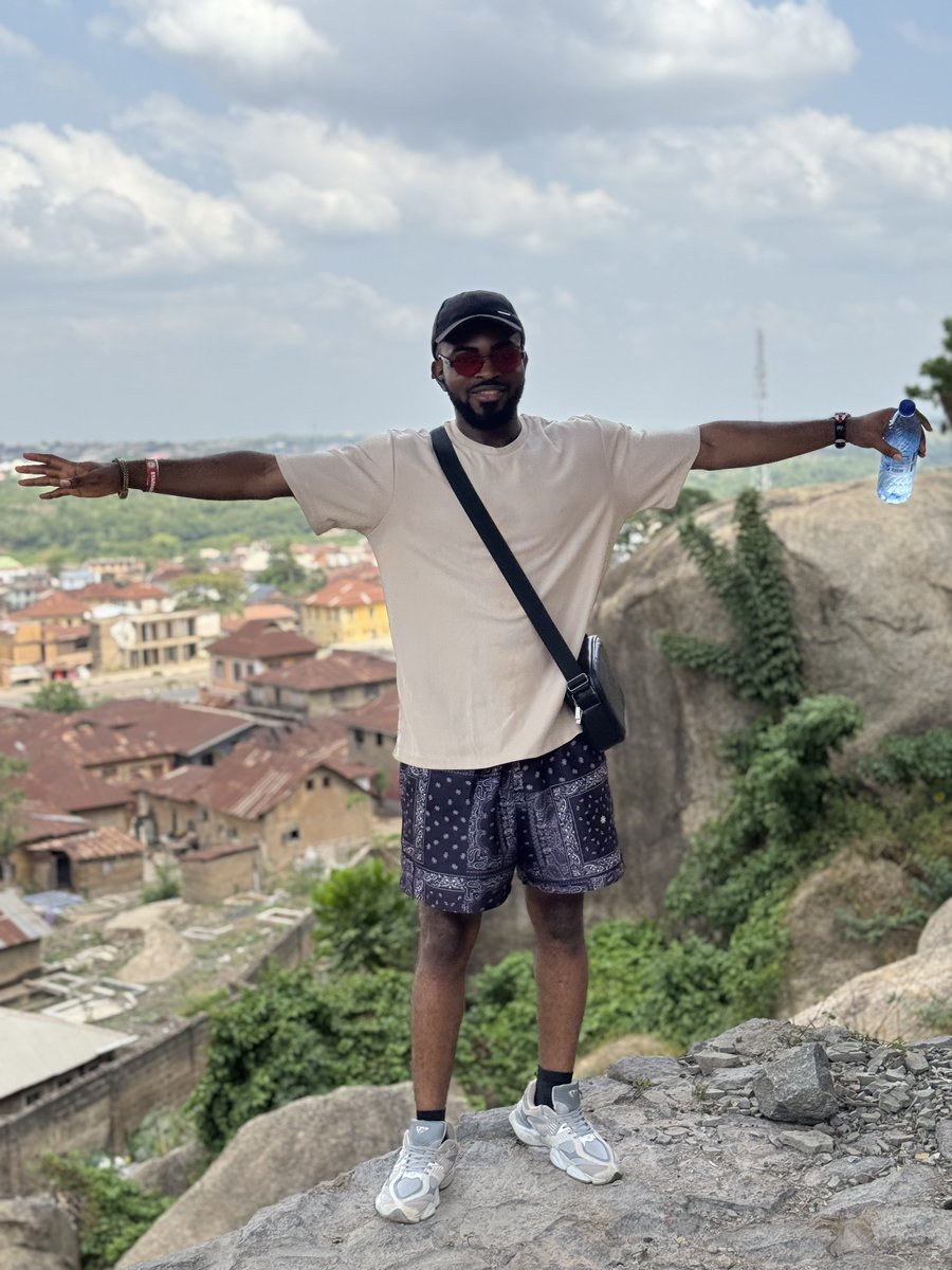 Lyon 𓃵 tweet media