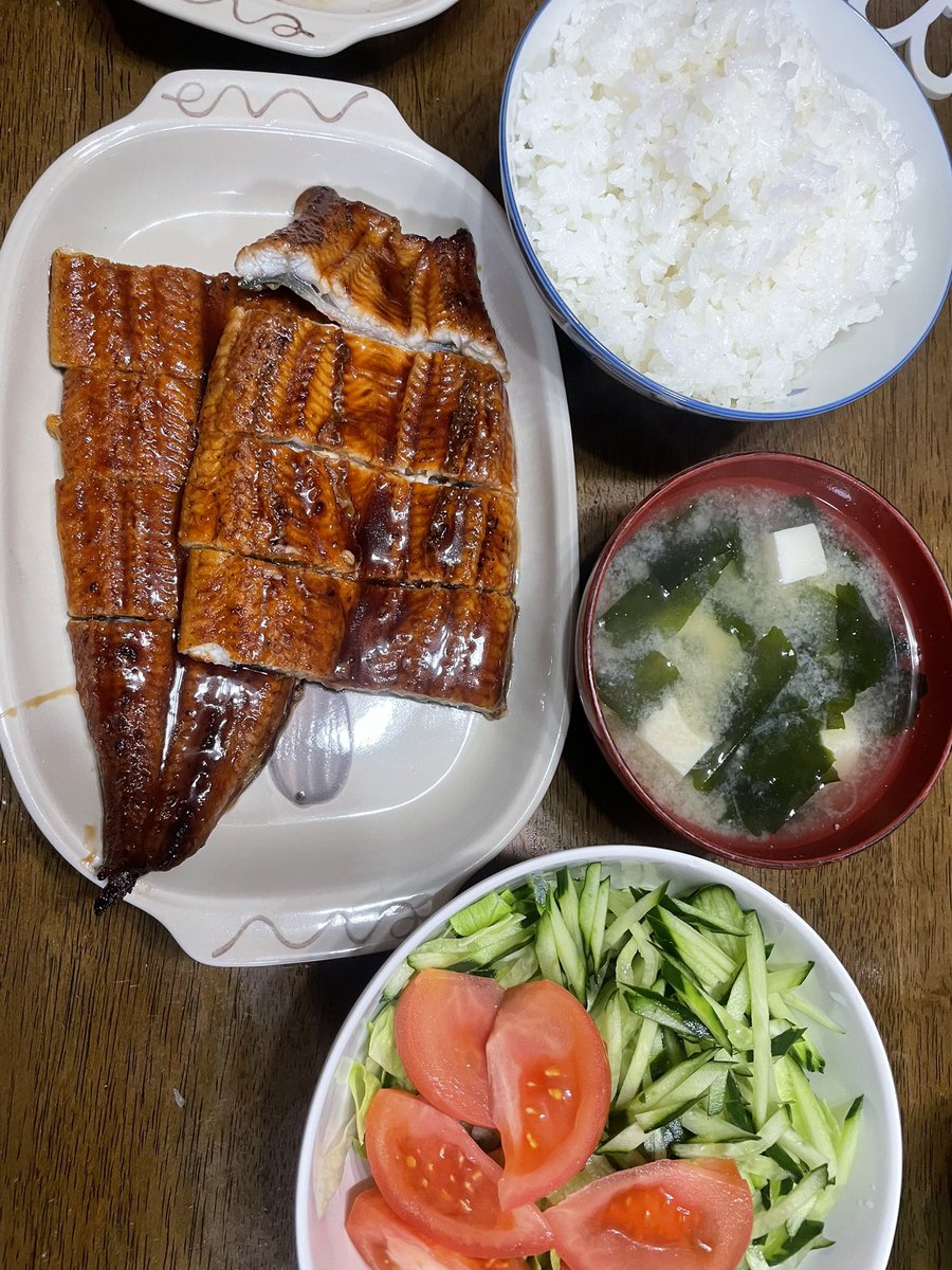 ちっき🥦🍅異世界日帰りごはん３巻出るよ tweet media