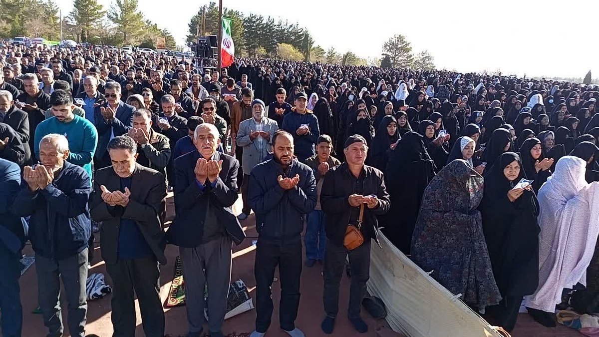 سال ۱۴۰۵، سالی که با تقارن دو عید بزرگ نوروز و فطر آغاز شد، نویدبخش پیروزی‌های بزرگ برای ملت ایران است. با همدلی و اتحاد، بر همه مشکلات فائق خواهیم آمد. #لبیک_یا_خامنه_ای #حضور_مقدس