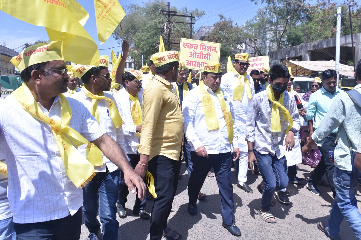 📍भंडारा
ओबीसींच्या जातीनिहाय जनगणनेच्या मागणीसाठी दसरा मैदान ते जिल्हाधिकारी कार्यालयापर्यंत ओबीसी महामोर्चाचे आयोजन करण्यात आले. या मोर्चात प्रदेश काँग्रेसचे माजी प्रदेशाध्यक्ष आमदार नानाभाऊ पटोले, आमदार विजय वडेट्टीवार, आमदार अभिजीत वंजारी यांनी समाजबांधवांशी संवाद साधला.