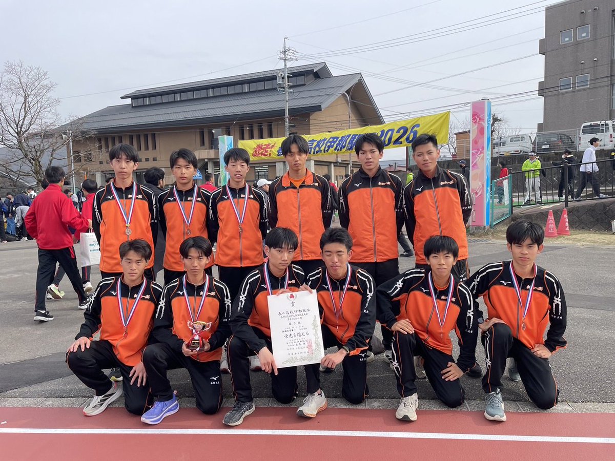 taku1ekiden's tweet photo. 春の高校伊那駅伝　結果
3位　2.09.26
※歴代東京都最高順位

一時はトップに躍り出て最終的には東京勢初の表彰台となる3位を死守する大健闘！

春のトラックシーズンにも夢が広がる1戦となりました！

おめでとう！

選手達の集合写真です！
※陸上部より写真の使用許可を頂いております。 https://t.co/tB6Mhp3eZj