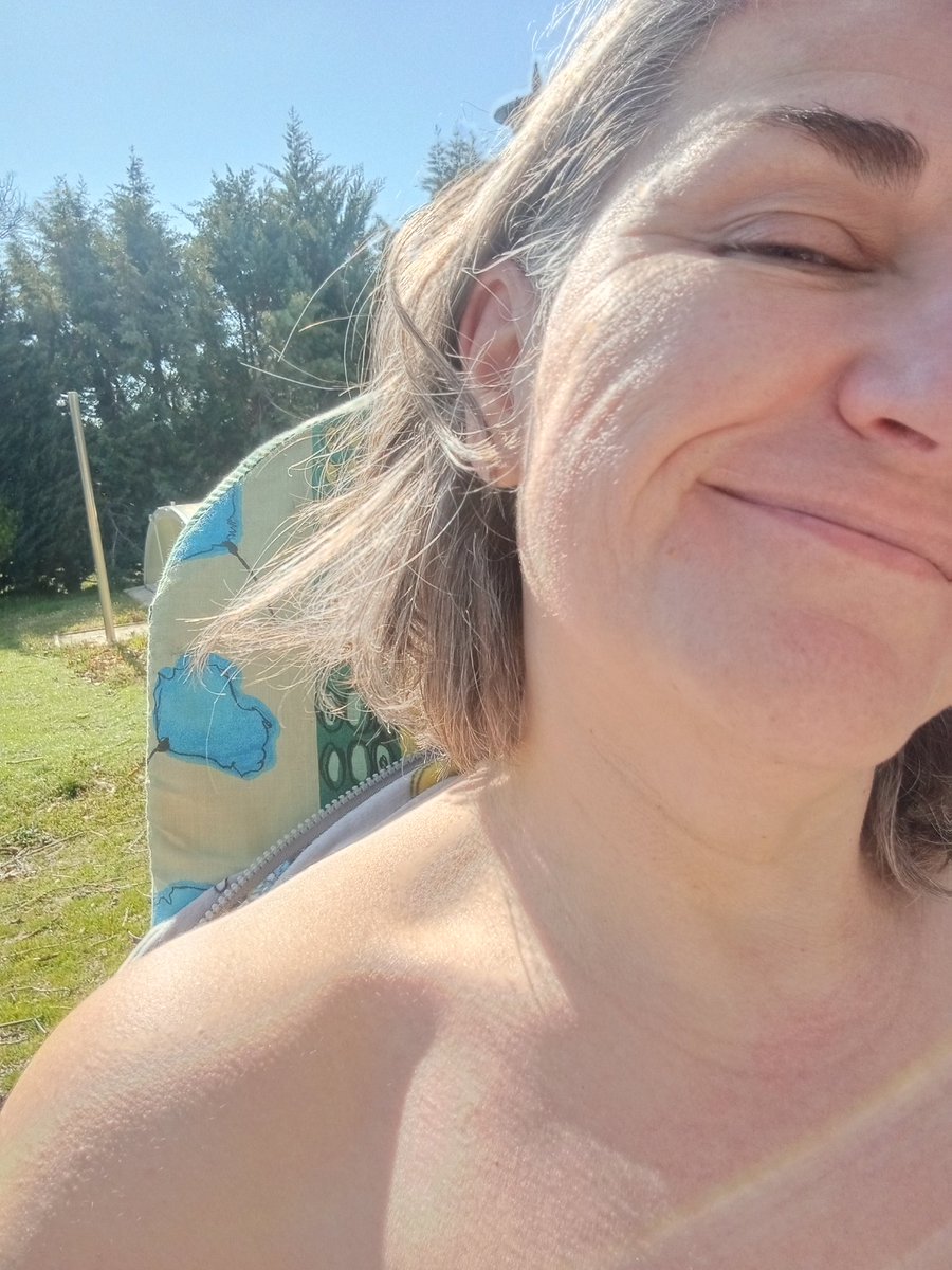 Maria_San_Pedro's tweet photo. Sintetizando Vitamina D, ambas 2 😂😂😂😂😂
☀️☀️☀️🐕.
Feliz Domingo ☺️
#domingo #modocampoON https://t.co/7eNKJL0Jkk