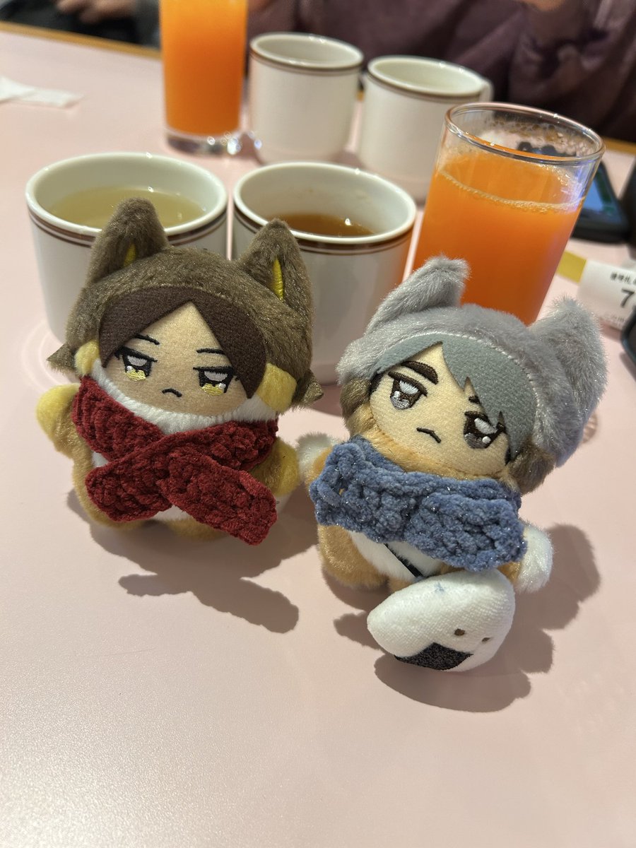 おでライで大人日向初出しわず☀️
あるとさんサム🍙…SUKI❤️‍🔥
いつでも🏐したいき、みんな🏐しよ！
写メは他撮りが1番盛れたので、フリーレン一行に囲まれてニコニコなやつの切り抜き✄
可愛いリボンマフラーと鯉月のクリアカードも買った！（ハマりたての金カム、サークル沢山激アツだった！）