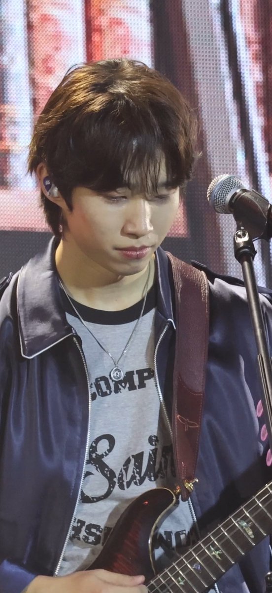 DS_0409's tweet photo. 붉은낙타때 동성이 입술 피어싱했어.. https://t.co/0GxZNKdEd6