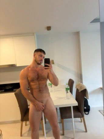 Leslie on Top tweet media