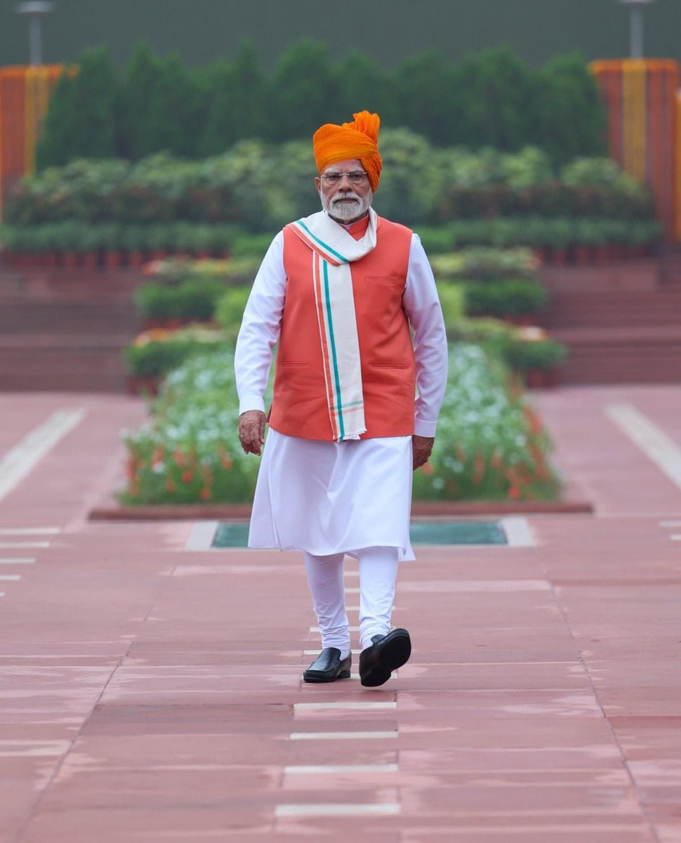 माननीय प्रधानमंत्री श्री <a href="/narendramodi/">Narendra Modi</a> जी द्वारा सार्वजनिक जीवन में, सर्वाधिक समय, सेवा के 8,931 दिन पूर्ण करना उनका राष्ट्र के प्रति कर्तव्यनिष्ठा और अटूट समर्पण का परिचायक है।

#PradhanSevakModi 
#PradhanSevakModi