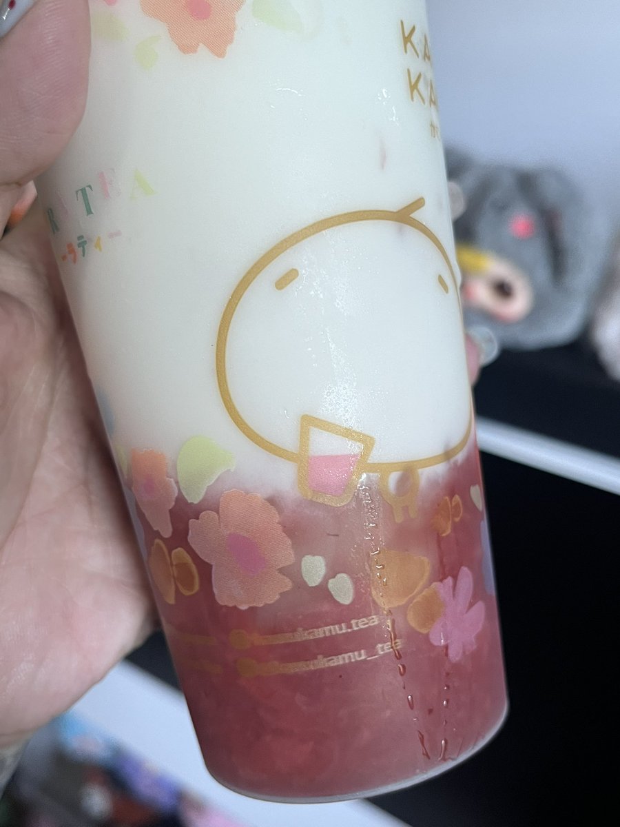 hbker07's tweet photo. มึง กุชอบวาราบิโมจิจริงๆ ฮือๆๆๆๆๆๆๆทำไมมันอร่อยแบบนี้ อยากกรี๊ด มันคือตัวขัดขวางในการงดของหวาน กุจะกิน มันอร่อยหนิ ค่อยออกกำลังกายเพิ่มเอา555555555555 อร่อยทุกครั้งที่ดูดเข้าปาก มันนุ่มมันหนึบพอดีมาก วันก่อนกินกับชาคามิเลียก็อร่อย วันนี้สั่งน���สดสตอเบอรี่ปั่น+วาราบิโมจิก็อร่อยมาก! https://t.co/AdodJqyPb1