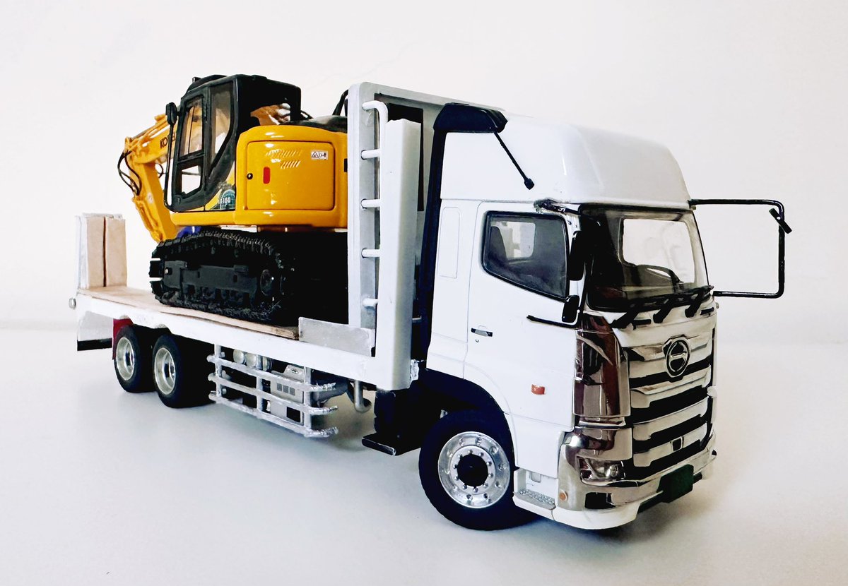 LEICHONHONG1's tweet photo. 1:50 日野 プロフィア 6x4
#重機運搬車 https://t.co/cSwwAQTxHJ