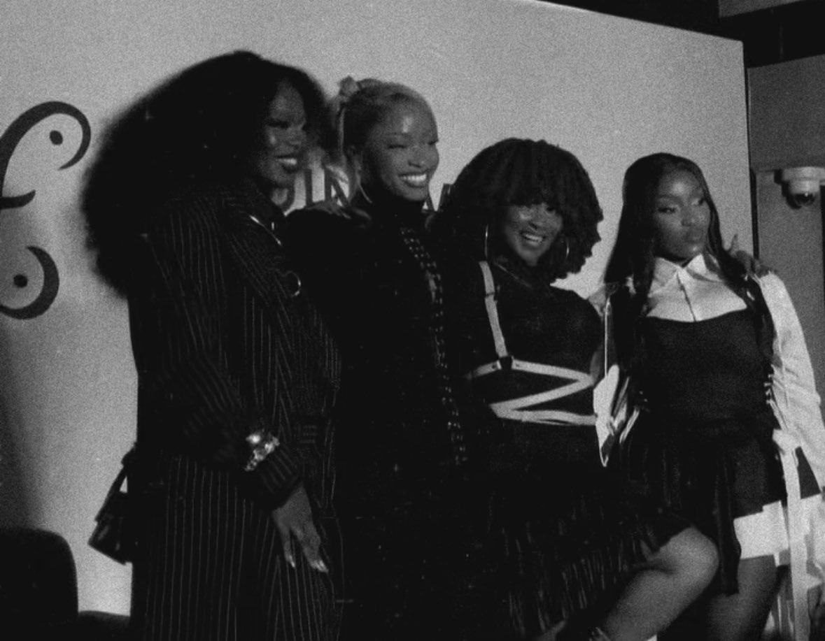 ZOË MODIGA tweet media